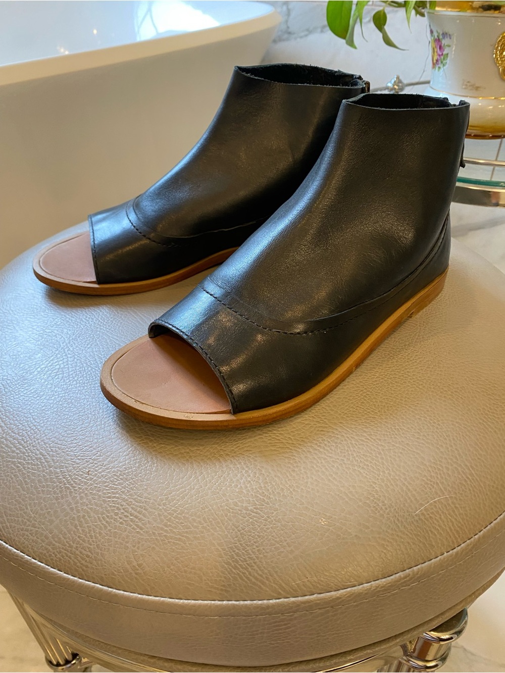 Womens Kelsi Dagger Brooklyn Leather Sandals Size 7.5 Black Open Toe Zip Up